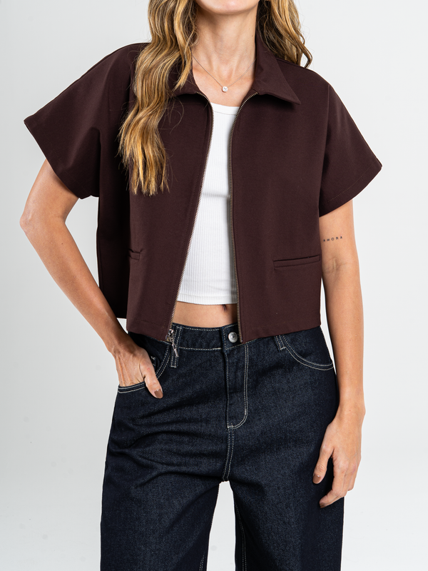 Ref: 0610416 Chaleco, cuello camisero, cierre frontal, bolsillo ribete, stretch, tono café