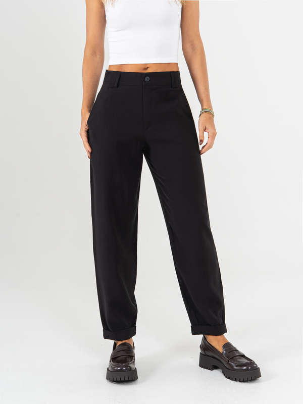 Ref: 0620007 Pantalón slouchy, sin prense, tejido plano liviano, tiro alto, tono negro.