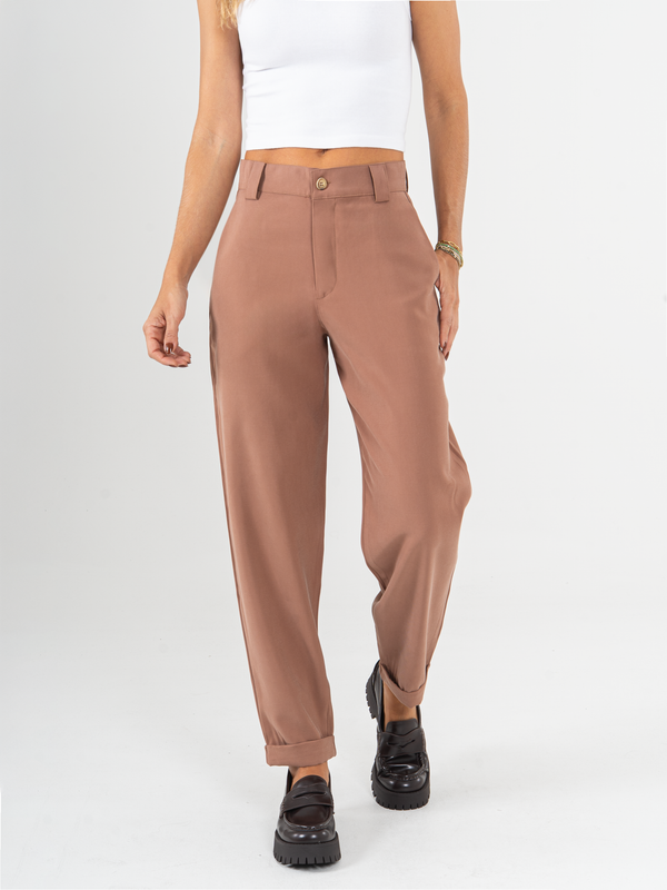 Ref: 0620008 Pantalón slouchy, sin prense, tejido plano liviano, tiro alto, tono cafe.