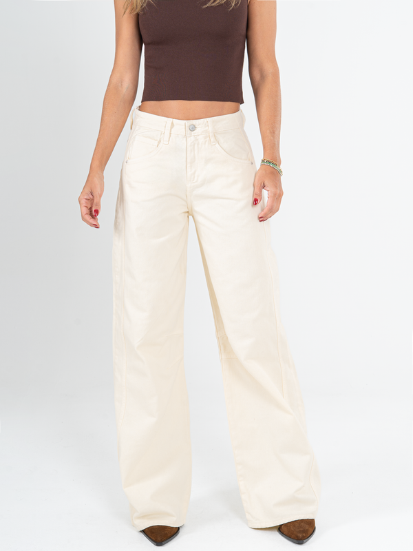 Ref: 0620153 Pantalón wide leg, rígido, tiro alto, corte en costado, tono beige.