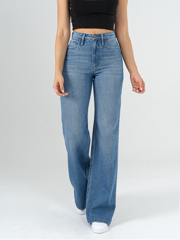Ref: 064236 Jean Mom Flare, rígido, tiro alto, tono azul medio, diseño cinco bolsillos