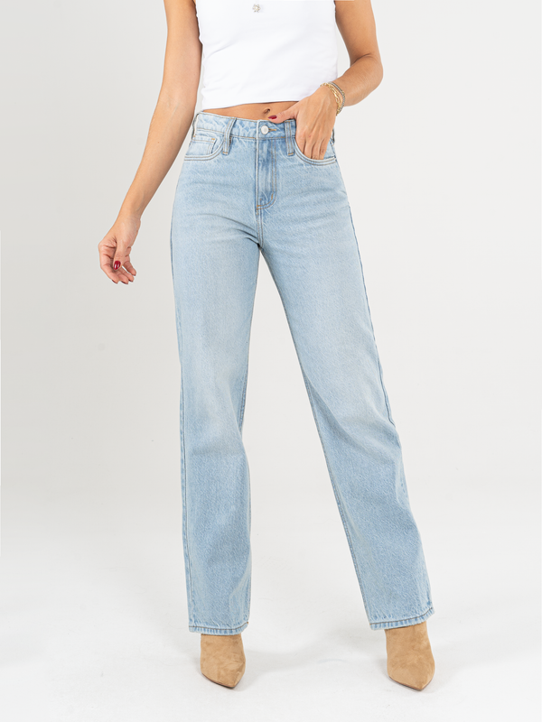 Ref: 065923 Jean straight leg, rígido, tiro medio, tono azul medio