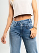 Ref: 065557 Jean Mom Flare, rígido, tiro alto, tono azul medio, detalle en pretina