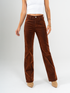 Ref: 065598 Jean straight leg, confort, denim velvet, acabado terciopelo, tiro alto, tono terracota