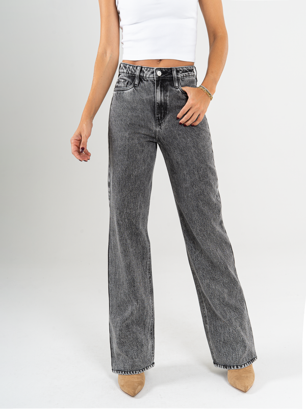 Ref: 065670 Jean straight leg, rígido, tiro alto, tono gris medio