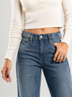 Ref: 065692 Jean mom Flare, rígido, tiro medio, detalle en costado, tono azul medio oscuro