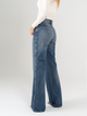 Ref: 065692 Jean mom Flare, rígido, tiro medio, detalle en costado, tono azul medio oscuro