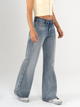 Ref: 065693 Jean mom Flare, rígido, tiro medio, detalle en costado, tono azul medio