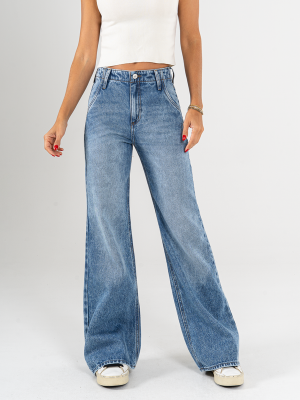 Ref: 065766 Jean mom flare, rígido, tiro alto, tono azul medio, detalle en pretina