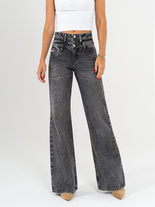 Ref: 065786 Jean mom flare, rígido, tiro alto, tono gris medio, detalle en pretina