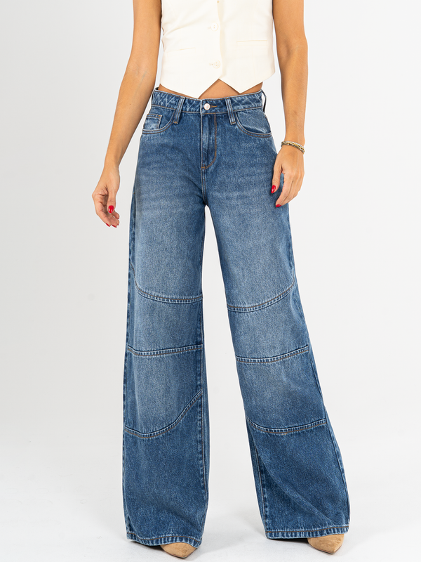Ref: 065869 Jean wide leg, tiro alto, con cortes, rígido, tono azul medio.