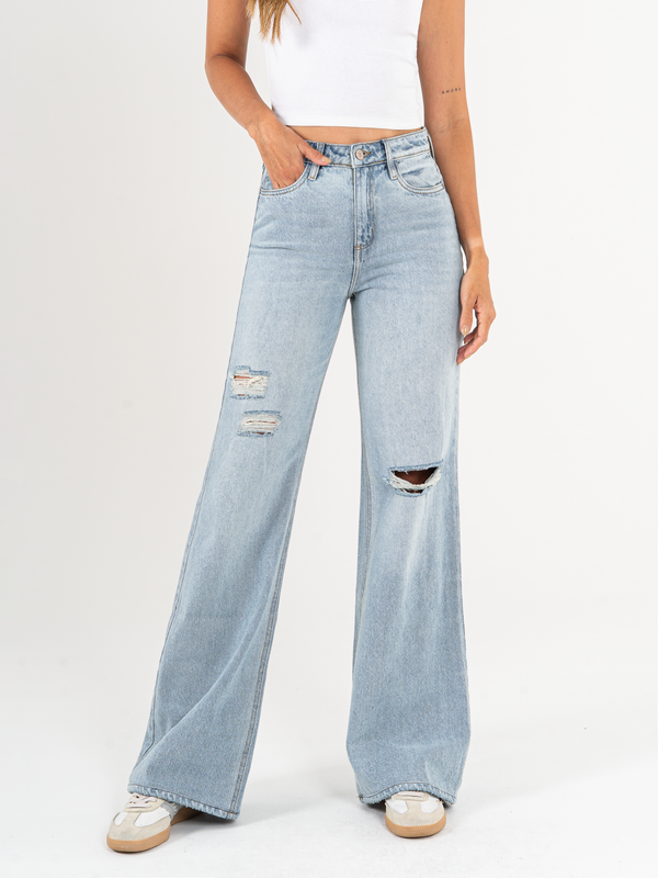 Ref: 065908 Jean mom Flare, rígido, tiro alto, tono azul claro con rotos