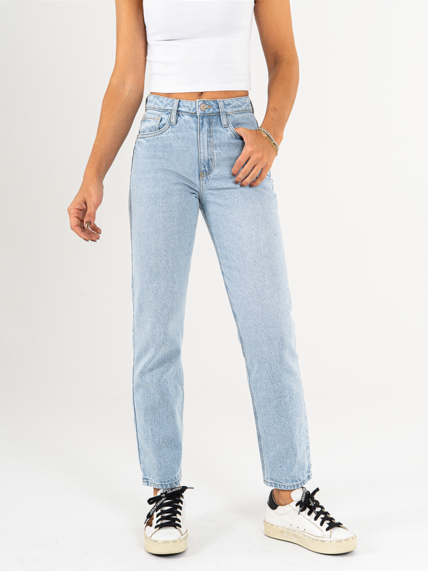 Ref: 065910 Jean Mom fit, rígido, tiro alto, tono azul medio.