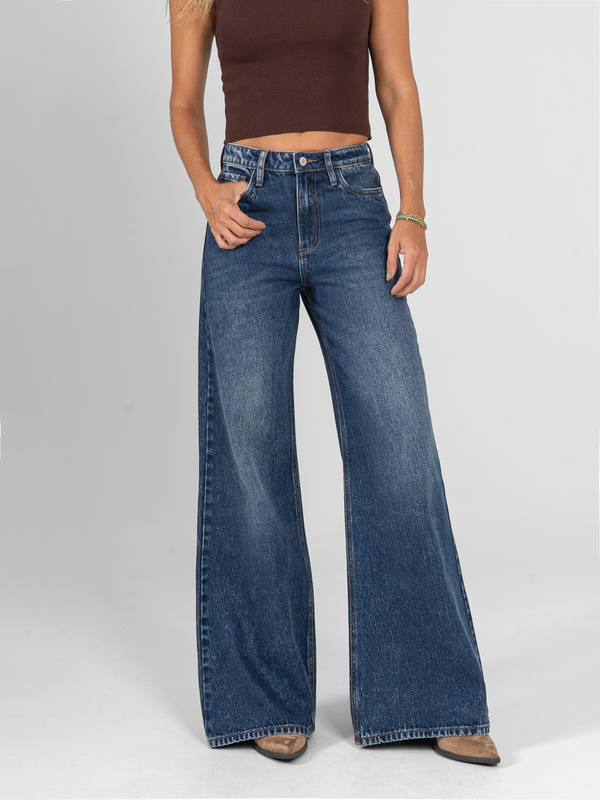 Ref: 065973 Jean palazzo, rígido, tiro medio, tono azul oscuro.