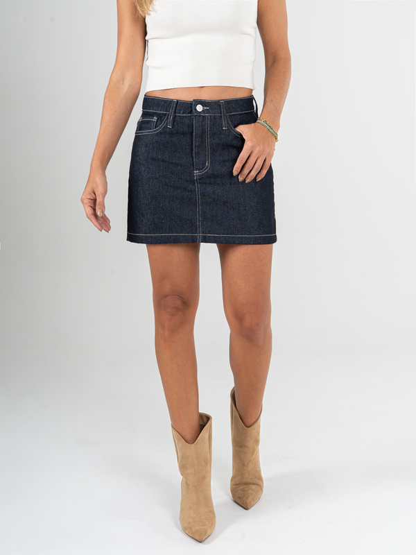 Ref: 066006 Mini falda en denim rígido, diseño cinco bolsillos, azul oscuro.