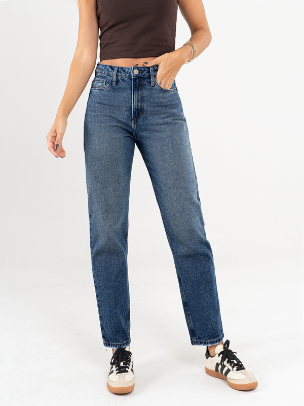Ref: 066014 Jean Mom fit, rígido, tiro alto, tono azul medio.