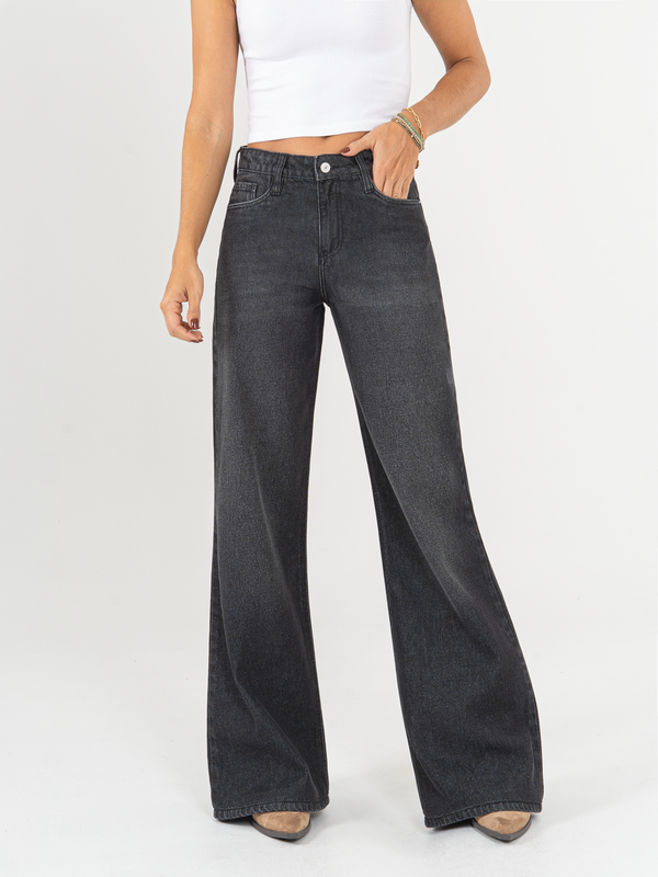 Ref: 066019 Jean mom flare, rígido, tiro alto, tono gris medio oscuro