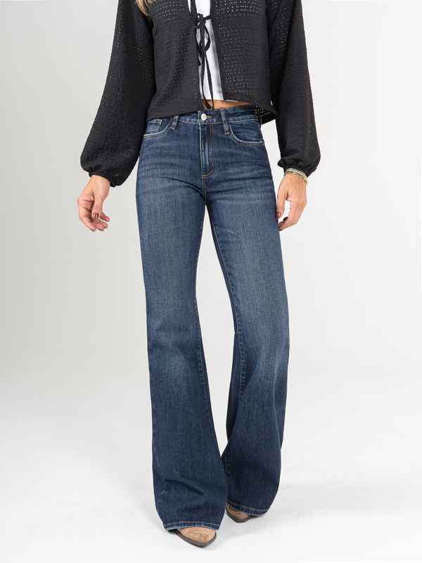 Ref: 066035 Jean flare stretch, bota ancha, tiro medio, tono azul oscuro.