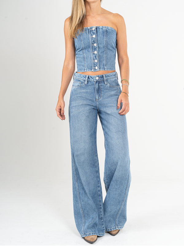Ref: 066050 Jean wide leg, tiro medio, con cortes, rígido, tono azul medio.