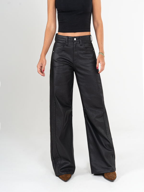Ref: 066052 Pantalón wide leg stretch, tiro alto, con cortes en costado, tono negro, efecto encerado.
