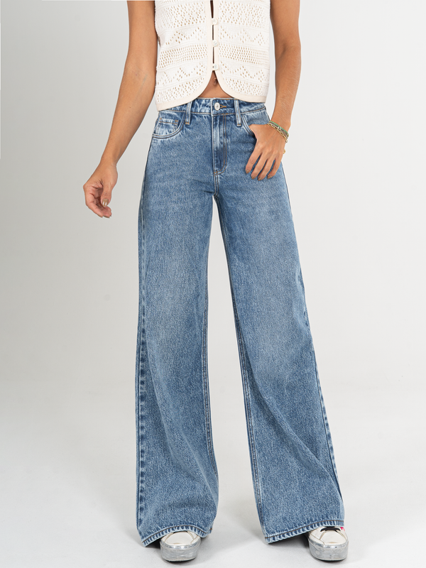 Ref: 066072 Jean palazzo, rígido, tiro alto, tono azul medio.