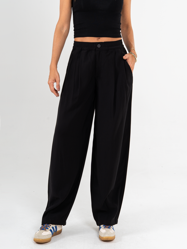 Ref: 069595 Pantalón barrel, tejido plano liviano, tiro medio, con prenses, tono negro