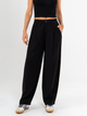 Ref: 069595 Pantalón barrel, tejido plano liviano, tiro medio, con prenses, tono negro