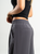 Ref: 069597 Pantalón barrel, tejido plano liviano, tiro medio, con prenses, tono gris oscuro