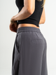 Ref: 069597 Pantalón barrel, tejido plano liviano, tiro medio, con prenses, tono gris oscuro