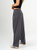 Ref: 069597 Pantalón barrel, tejido plano liviano, tiro medio, con prenses, tono gris oscuro