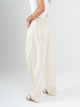 Ref: 069652 Pantalón barrel, rígido, cropped, tiro medio, diseño cinco bolsillos, tono beige