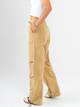 Ref: 069660 Pantalón cargo, straight leg, con cortes, pretina con resorte, tejido plano liviano, tiro alto, tono caqui