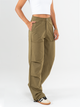 Ref: 069661 Pantalón cargo, straight leg, con cortes, pretina con resorte, tejido plano liviano, tiro alto, tono verde