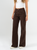 Ref: 069666 Pantalón mom flare, rígido, tiro alto, detalle en pretina, costura en pierna, tono café