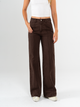 Ref: 069666 Pantalón mom flare, rígido, tiro alto, detalle en pretina, costura en pierna, tono café