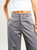 Ref: 069669 Pantalón mom flare, sin prense, tono gris, tejido plano liviano, efecto satinado, tiro alto