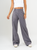 Ref: 069669 Pantalón mom flare, sin prense, tono gris, tejido plano liviano, efecto satinado, tiro alto