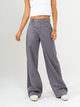 Ref: 069669 Pantalón mom flare, sin prense, tono gris, tejido plano liviano, efecto satinado, tiro alto