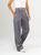 Ref: 069669 Pantalón mom flare, sin prense, tono gris, tejido plano liviano, efecto satinado, tiro alto