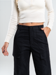 Ref: 069676 Pantalón cargo, dril liviano, rígido, tiro alto, bolsillos laterales, tono negro