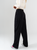 Ref: 069676 Pantalón cargo, dril liviano, rígido, tiro alto, bolsillos laterales, tono negro