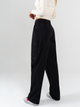 Ref: 069676 Pantalón cargo, dril liviano, rígido, tiro alto, bolsillos laterales, tono negro