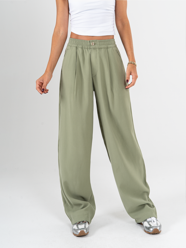 Ref: 069719 Pantalón barrel, tejido plano liviano, tiro alto, con prenses, tono verde