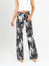 Ref: 069720 Pantalón straight leg, rígido, tiro alto, estampado, tono negro