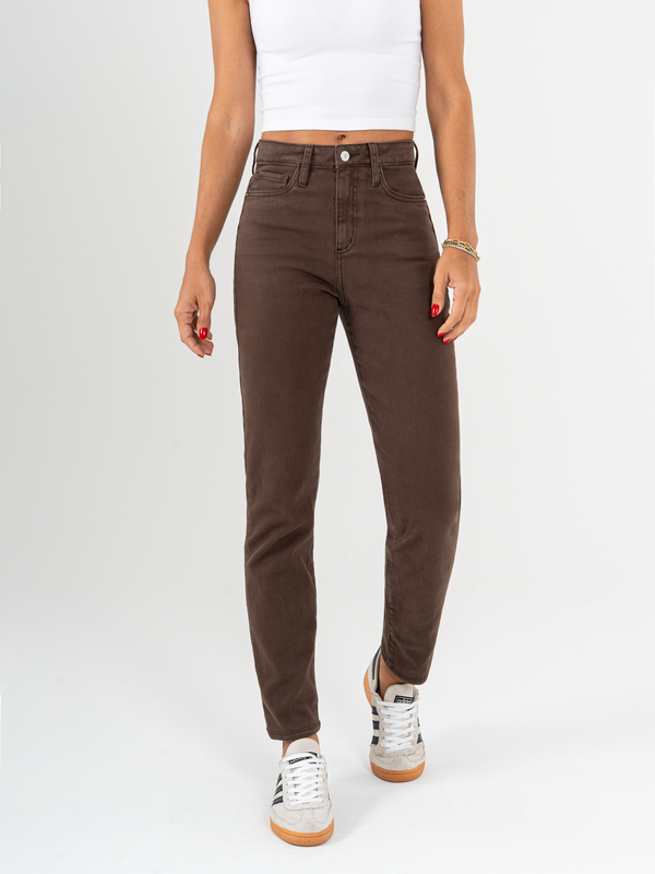 Ref: 069850 Pantalón mom fit stretch, tiro alto, tono café
