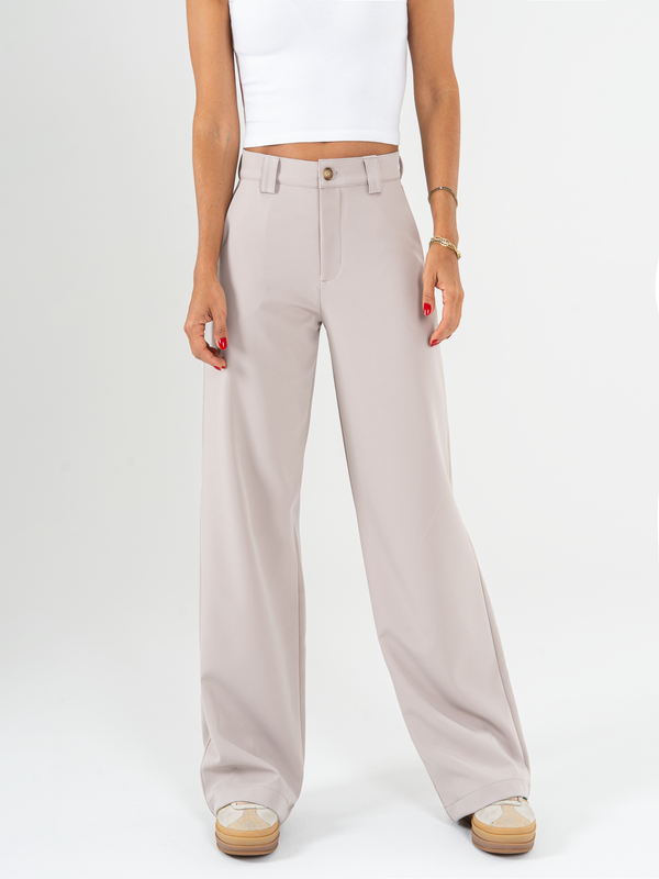 Ref: 069904 Pantalón straight leg, sin prenses, stretch, tejido plano liviano, tiro alto, tono arena