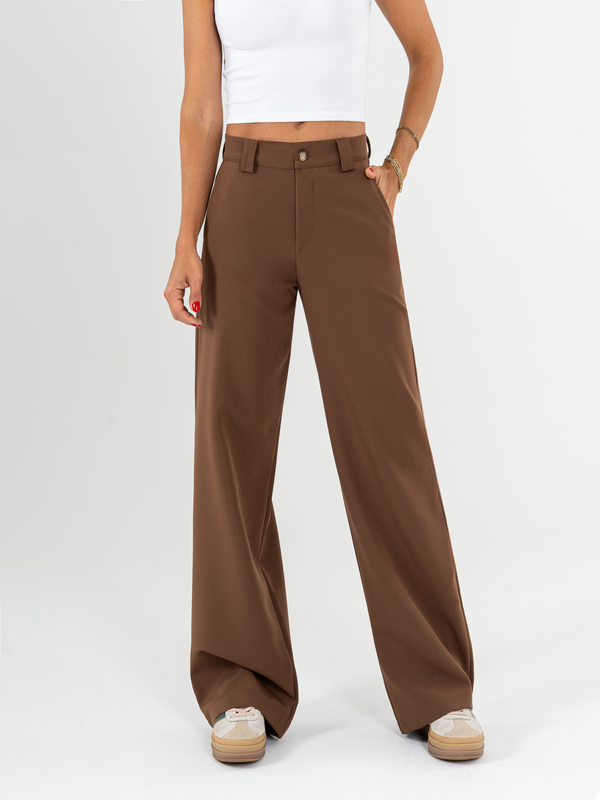 Ref: 069905 Pantalón straight leg, sin prenses, stretch, tejido plano liviano, tiro alto, tono café