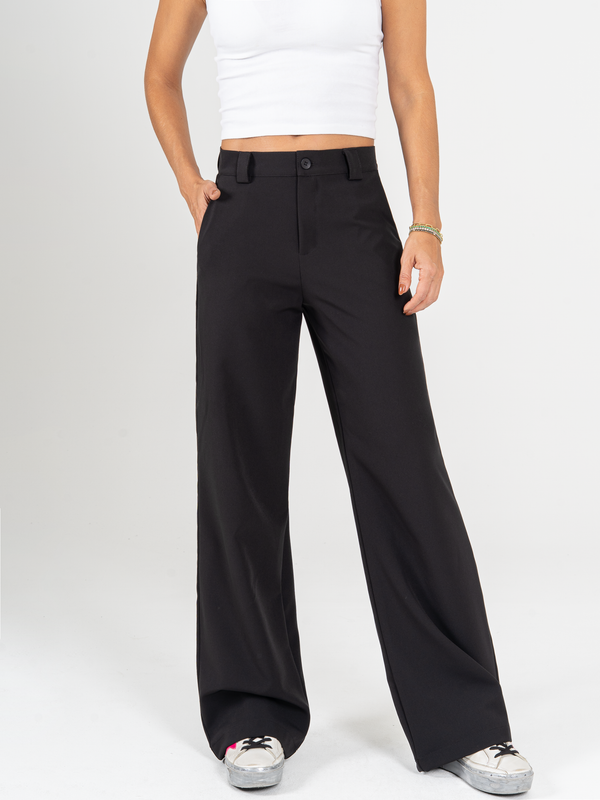 Ref: 069975 Pantalón straight leg, sin prenses, tejido plano liviano, tiro alto, stretch, tono negro.