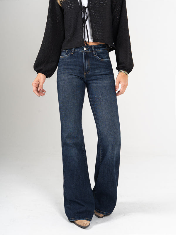 Ref: 066035 Jean flare stretch, bota ancha, tiro medio, tono azul oscuro.