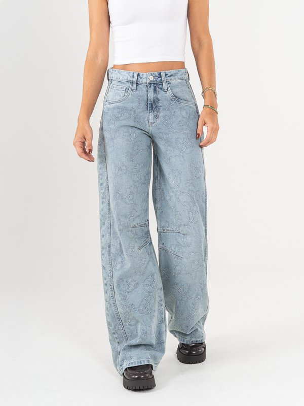 Ref: 066080 Jean wide leg, tiro alto, detalle de tela bordada, confort, corte en costado, tono azul medio